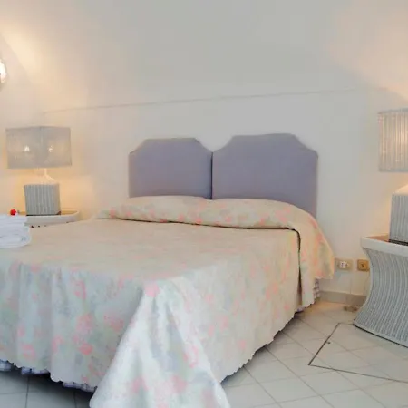 Anacapri Sleeps 16 With Pool Air Con And Wifi